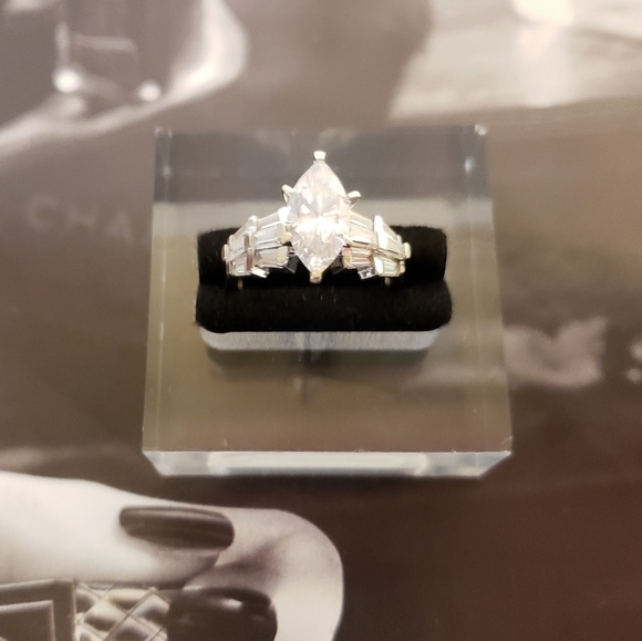 Vintage 1990s Diamonique Marquise  Baguette Ring - Picture 7 of 7